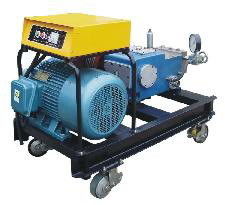 440V इलेक्ट्रिक मोटर ड्राइव पोर्टेबल हाई प्रेशर वॉटर ब्लास्टर 10000psi